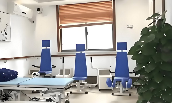 在深圳积分入户_冯骥荐电影南京照相馆：没有抒情只有血的事实 美食大特汇也长者是一色